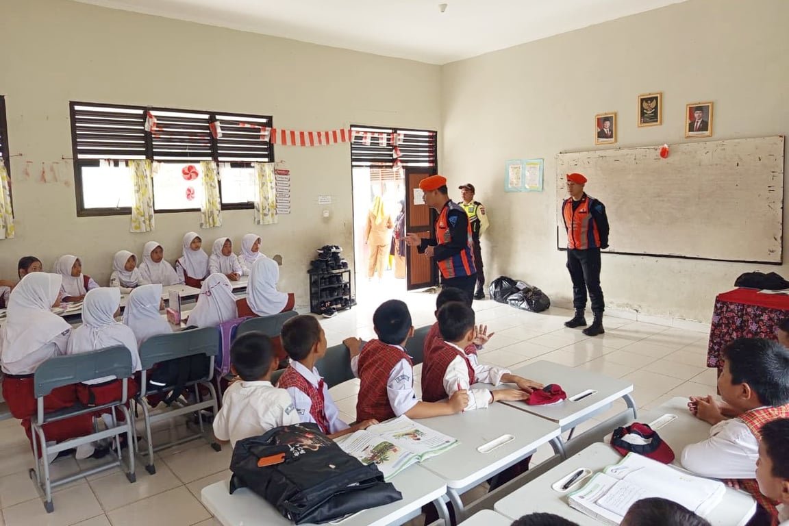 Utamakan Keselamatan Selama Bulan Ramadan, KAI Ingatkan Larangan Beraktivitas di Jalur Rel