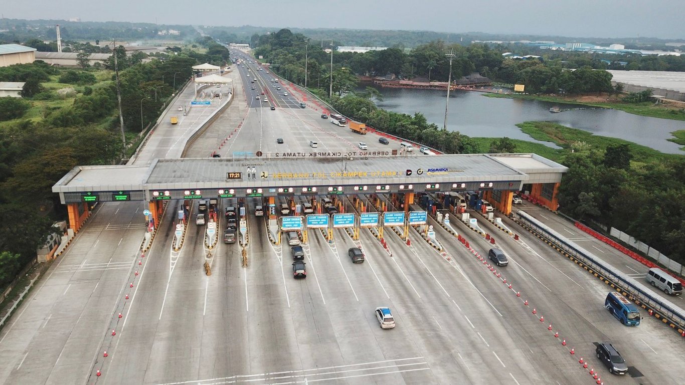 Potongan Tarif Tol Berlaku Hari ini di Tol Trans Jawa, JTT Terus Pantau Lalu Lintas Melewati GT Cikampek Utama