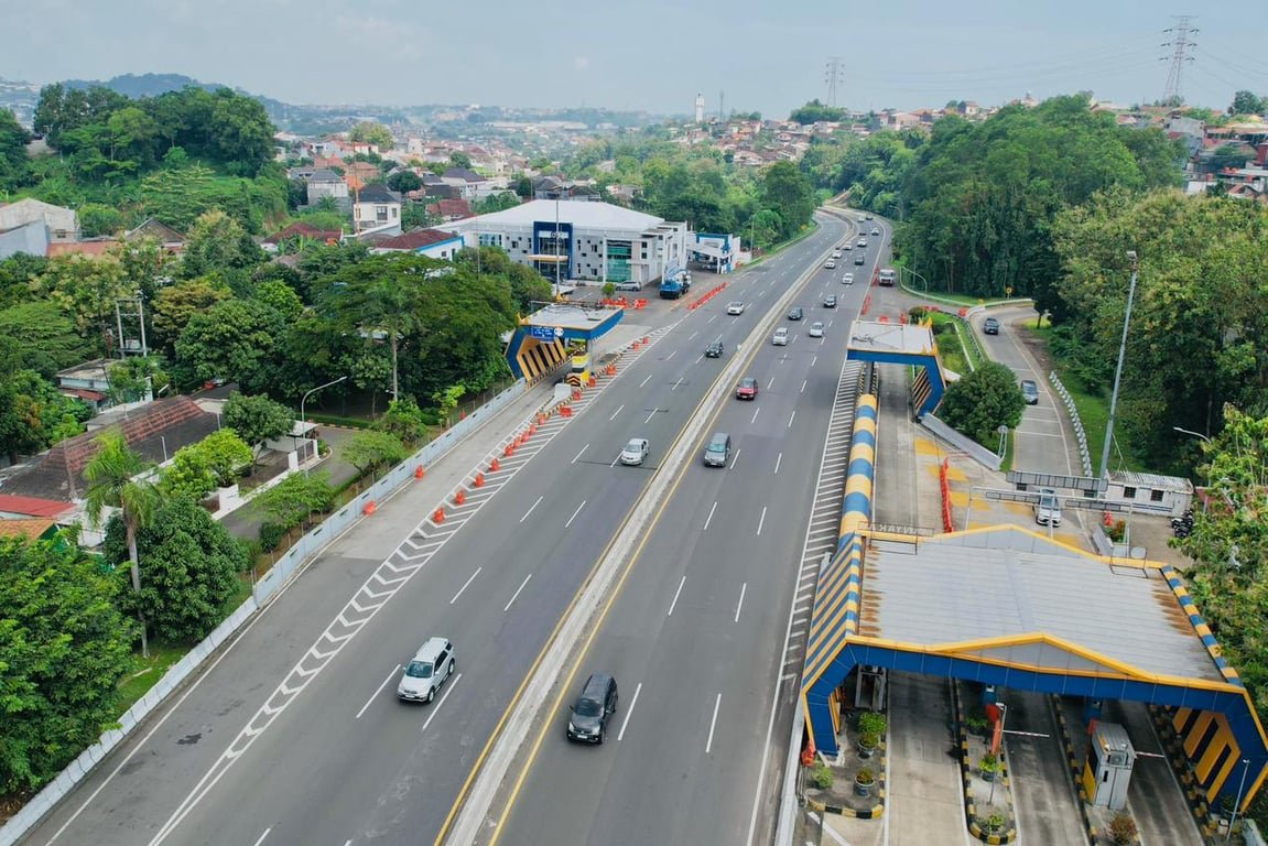 One Way Lokal di Tol Semarang Masih Berlaku, Lalu Lintas Terpantau Lancar dan Terkendali