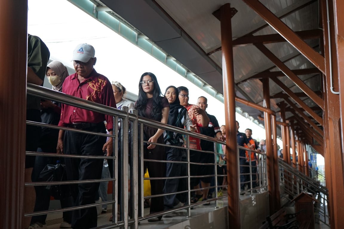 KAI Bandara Layani 78.226 Penumpang Selama Libur May Day 2025, Ajak Masyarakat Tertib Saat Melintas Perlintasan