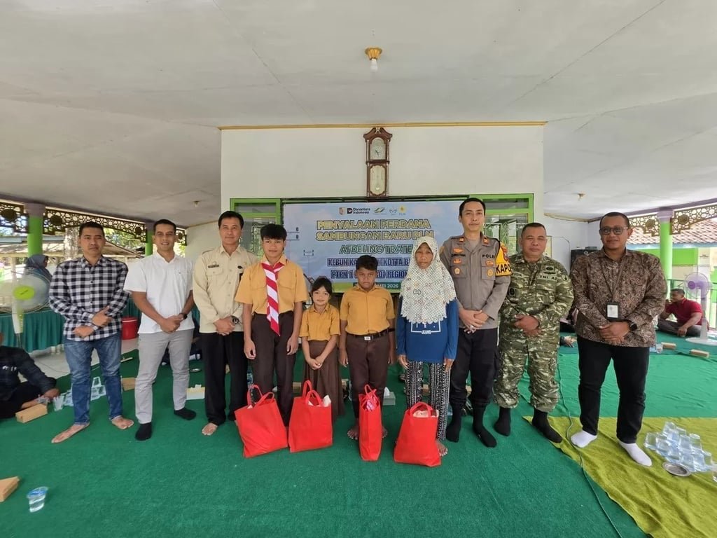 Dukung Infrastruktur Dasar Masyarakat, Holding Perkebunan Nusantara melalui PTPN I Regional 5 Terangi 101 Rumah Warga di Jember