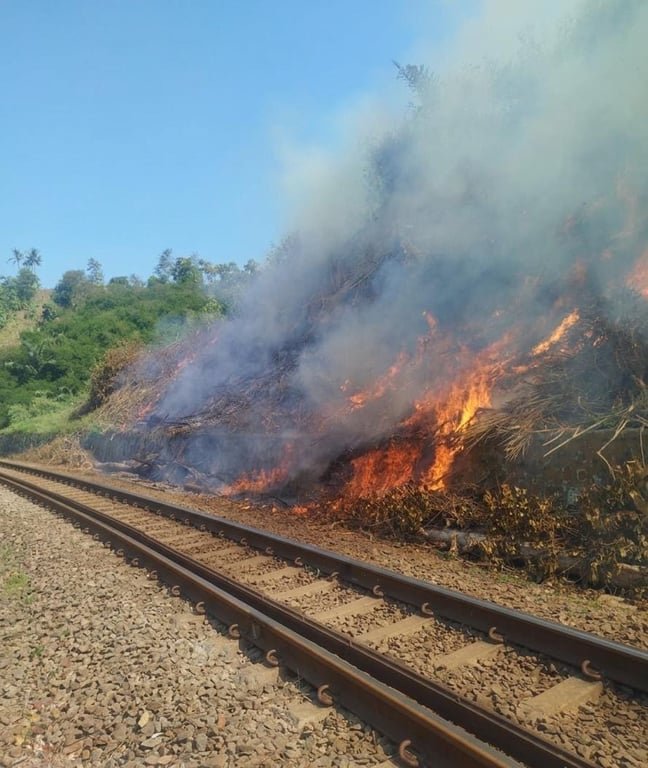 Musim Kemarau, KAI Daop 2 Bandung Himbau Masyarakat Tidak Membakar dan Membuang Sampah Sembarangan di Sekitar Jalur Rel