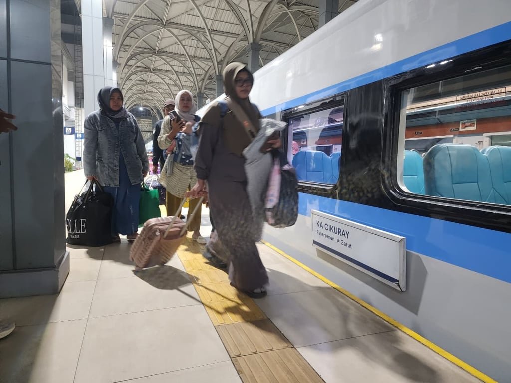 KA Cikuray Jadi Kereta Favorit Pengguna Jasa dari Daop 2 Bandung Sedangkan Gambir dan Yogyakarta Masih Menjadi Tujuan Utama Selama Januari – Juni 2026
