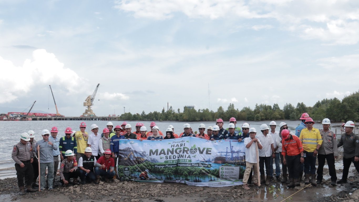 Menjaga Mangrove, Mengamankan Masa Depan: SUCOFINDO Dukung Konservasi Pesisir di Kalimantan Selatan